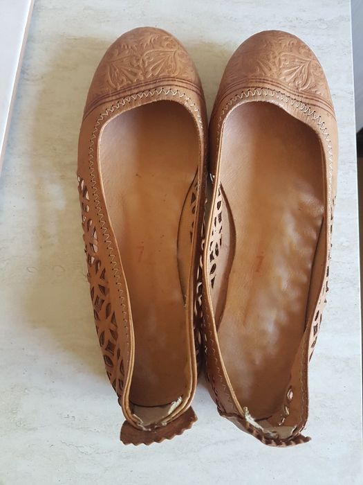 Vand espadrile/sandale de vara,din piele ,nefolosite ,pentru dama