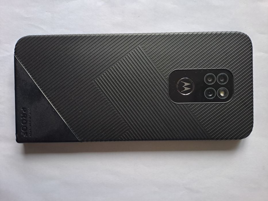 Удароустйчив телефон Motorola  Defy 2
