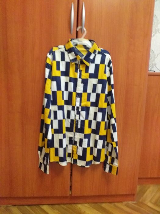 Продаются модные рубашки унисекс.