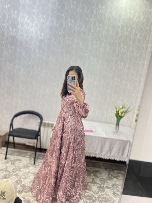 Vecherni kuylak 1 marta kiyilgan x xl razmerlaga tugri keladi