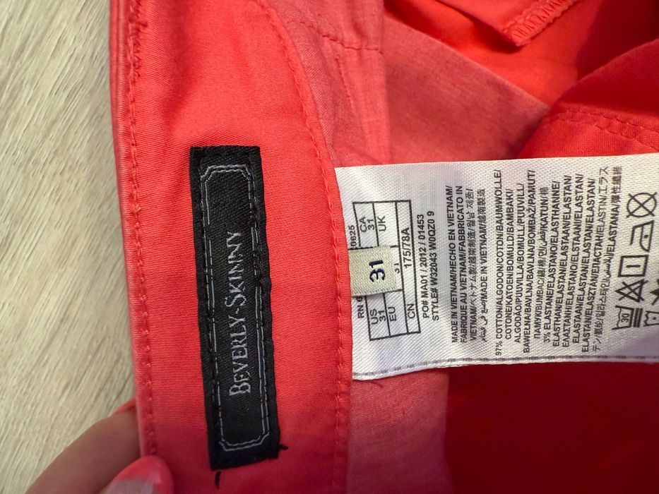 Панталон в коралов цвят Guess