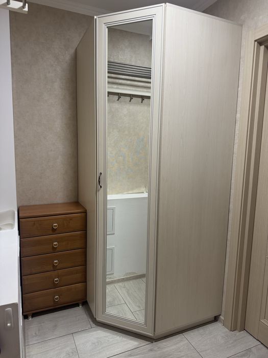 Продам шкаф угловой