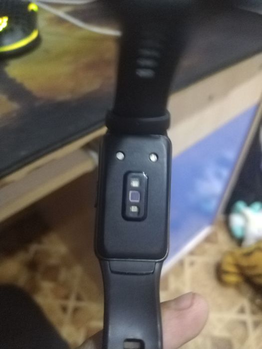 Продам ЧАСЫ Huawei Band