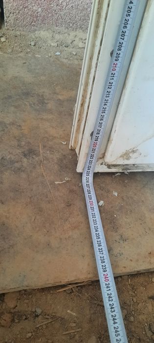 Пластиковые дверь  продаётся 225/80