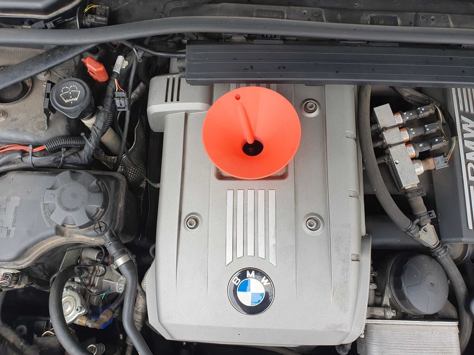 Специална фуния с дишащ отвор за всички BMW N51, N52, N53, N54