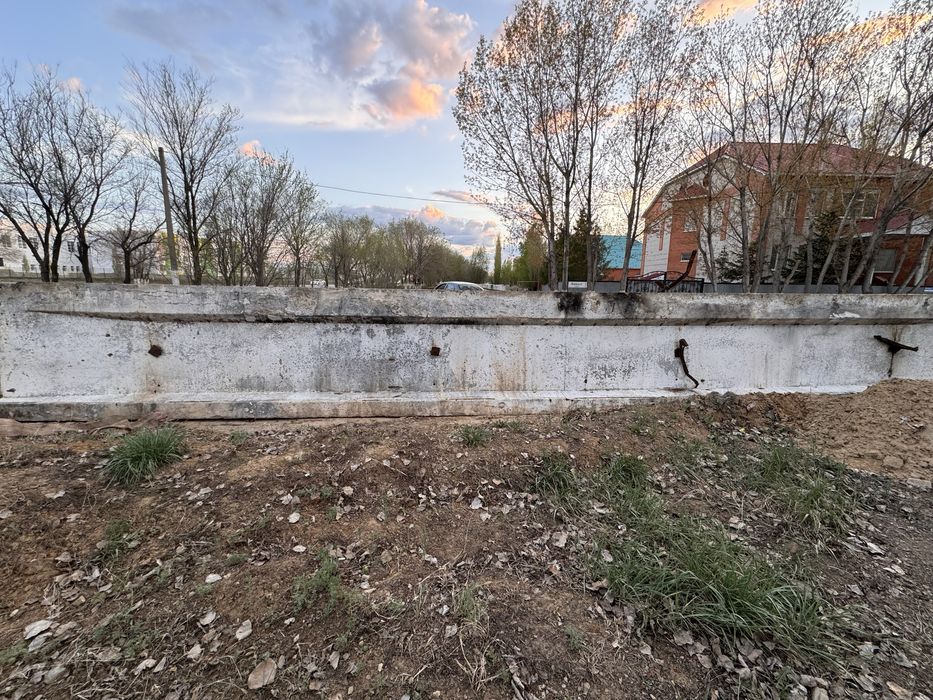 Продам фундамаментную балку 12 м в длину, в высоту 1,4 м.