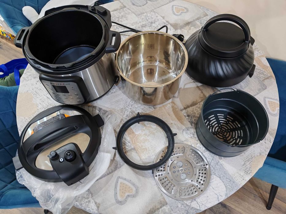 Instant Pot duo crisp and air fryer. Има още 18 мес. Гаранци 5.7литрая