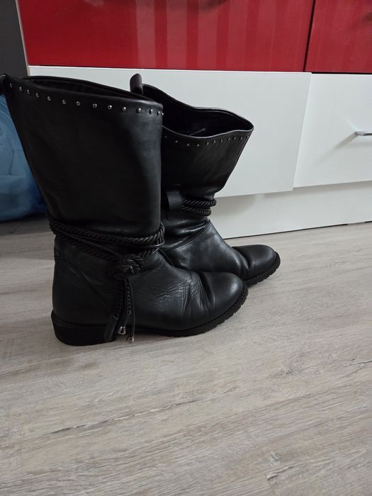 Пеодавам ботуши естествена кожа номер 39