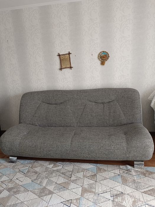 Продам диван с двумя креслами