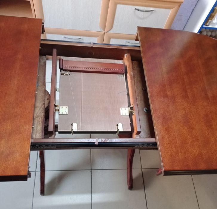 Продам стол Малайзия