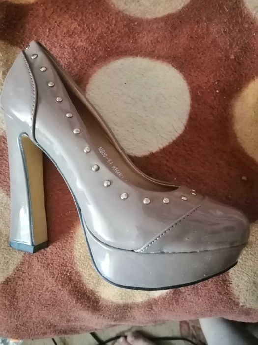 Pantofi pumps nude mărime 40
