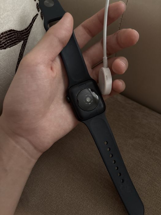 Apple watch SE продам срочно