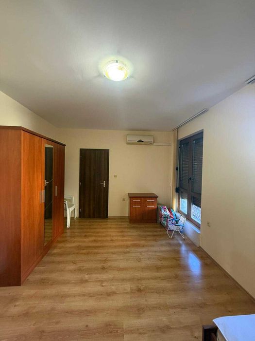 Тристаен апартамент в Обзор