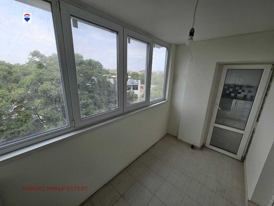 Продава се Тристаен апартамент в Русе, Чародейка - Юг - 90 кв.м за 1033 €/кв.м - Снимка #7