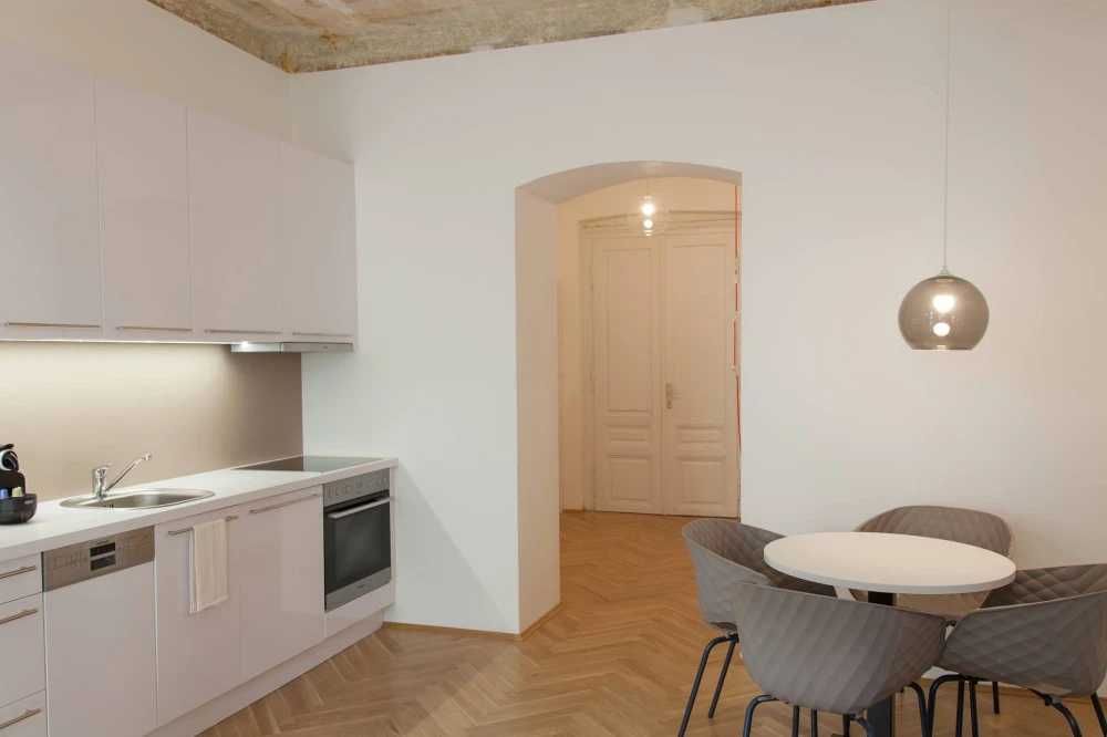 Дава се под наем Двустаен апартамент в София, Център - 65 кв.м за 408 € - Снимка #4