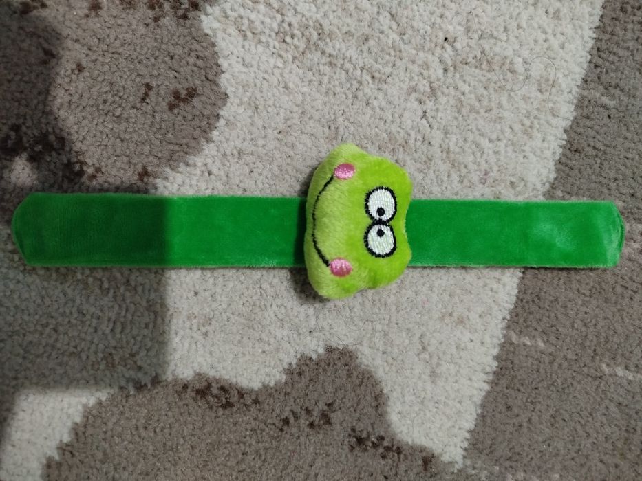 Игрушки детские на кисти.