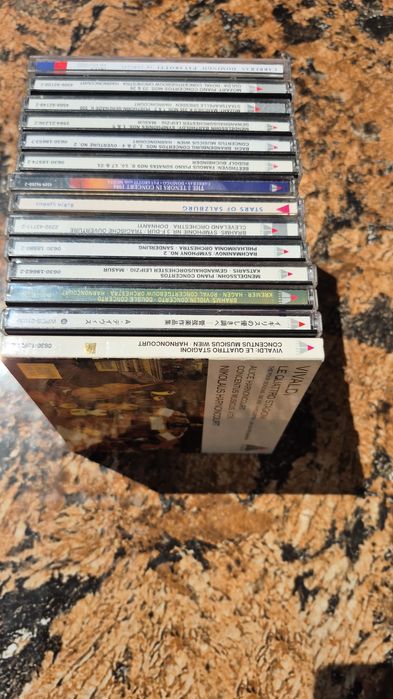 Vând Lot 14 CD cu muzica clasica mixta din colectia TELDEC