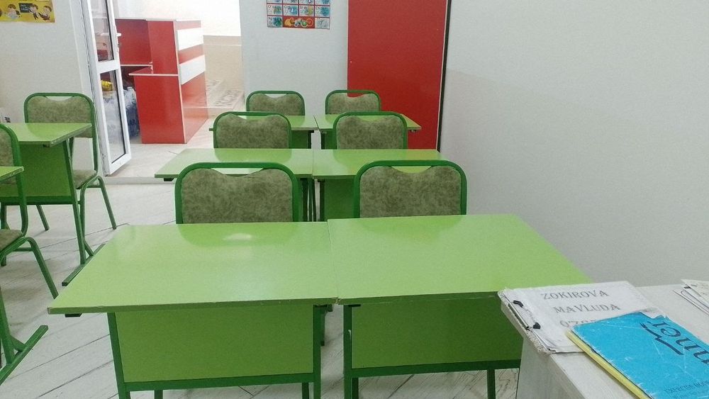 Парты со стульями