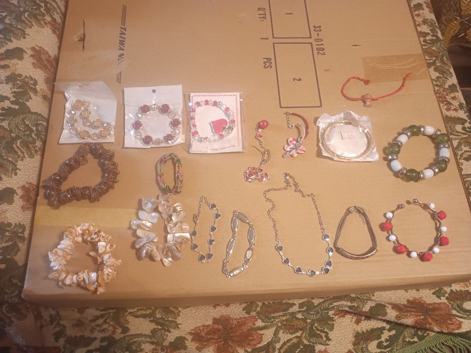 Гривни и брошки-2евро