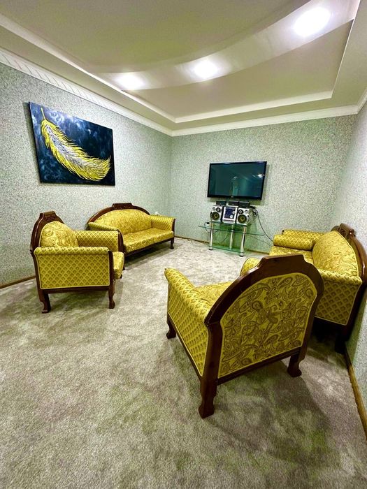 Продам 2 дивана и два кресла