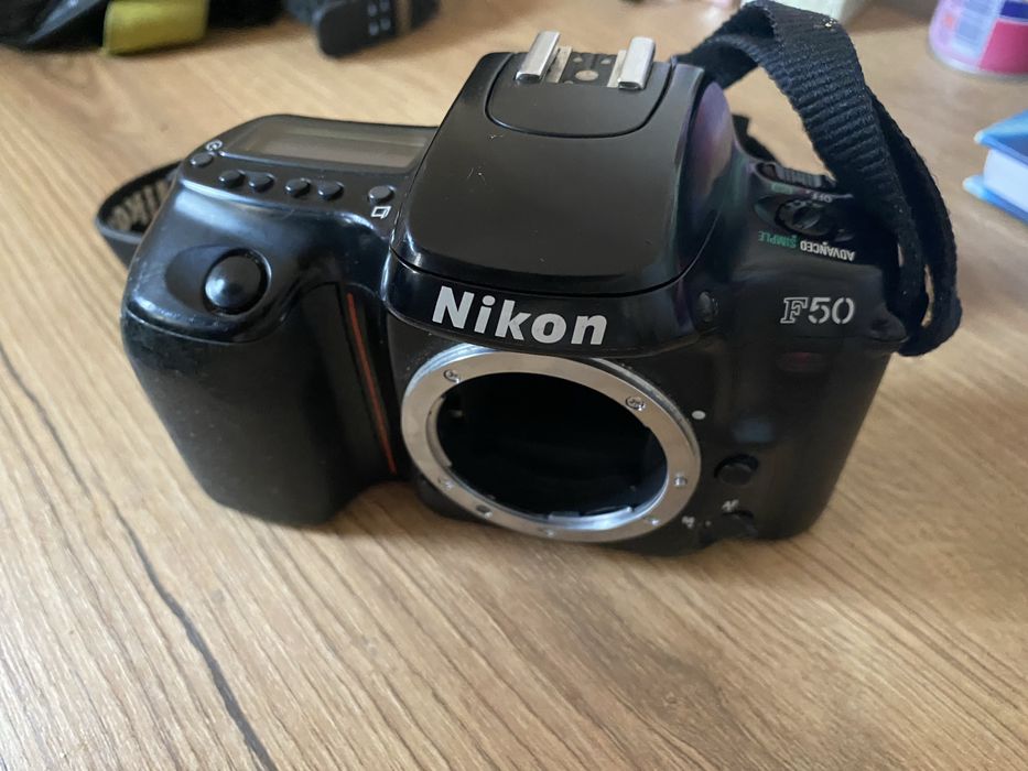 Фотоапарати Canon Eos Nikon F-50 Sony Cybershot и Обектив