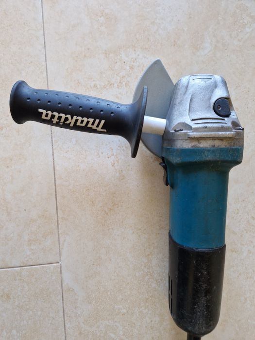 Makita 9558 HNR  - polizor unghiular