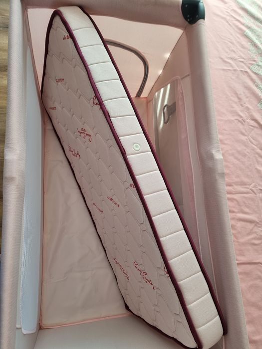 KIKKA BOO Кошара на 1 ниво SO GIFTED PINK + бебешки матрак PIERRE CARDIN 60X120X12 CM - КАТО НОВИ!!!