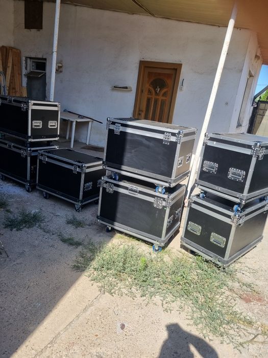 Vand rack caseuri noi