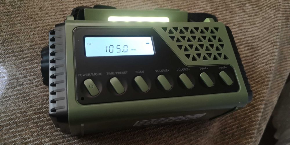 Мултифункционално радио с Bluetooth и 5 вида зареждане