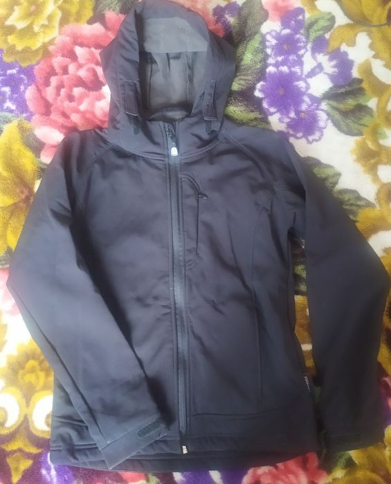 Женская демисезонная куртка  спорт