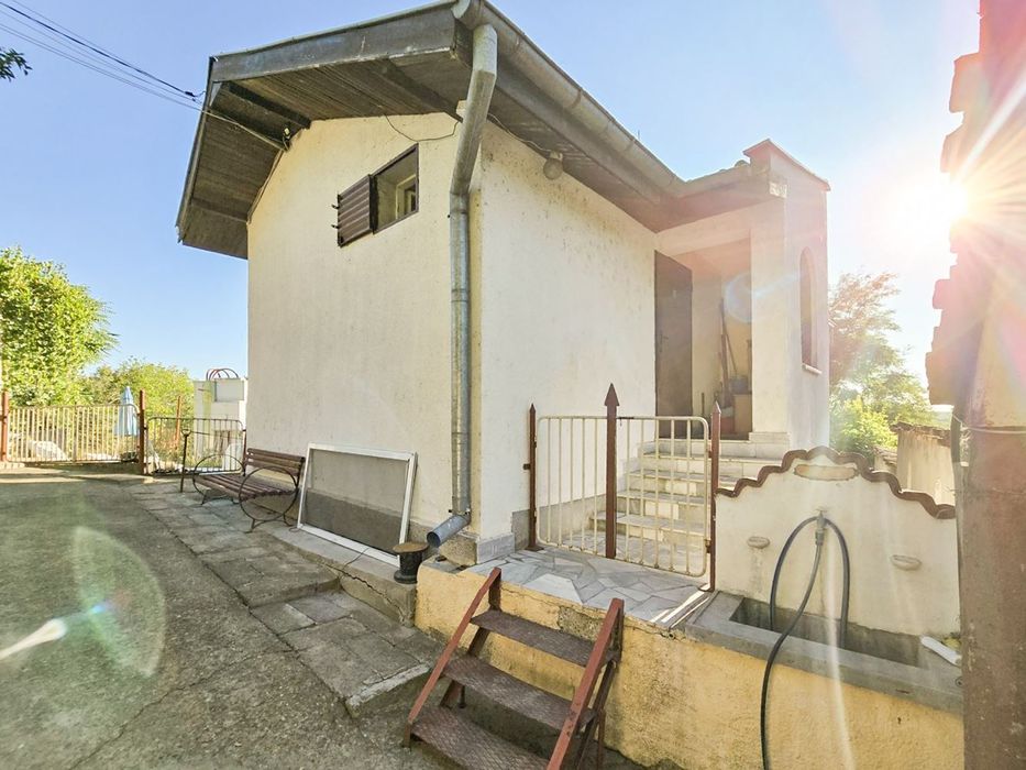 Къща в Плевен-Индустриална зона площ 240 цена 380000