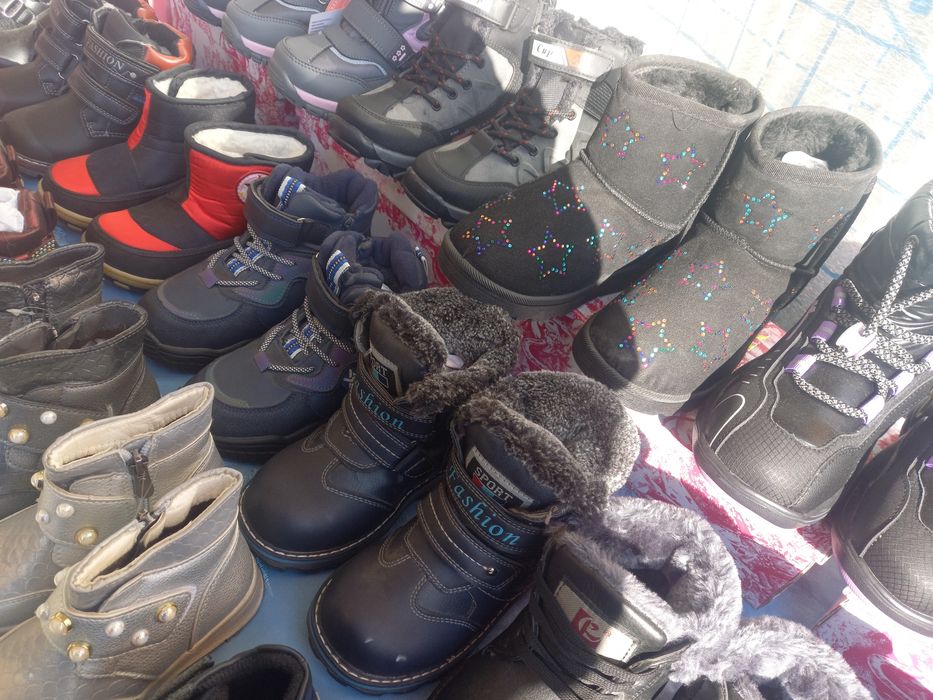 Optom va donaga Detskiy oyoq kiyimlar har xildan bor