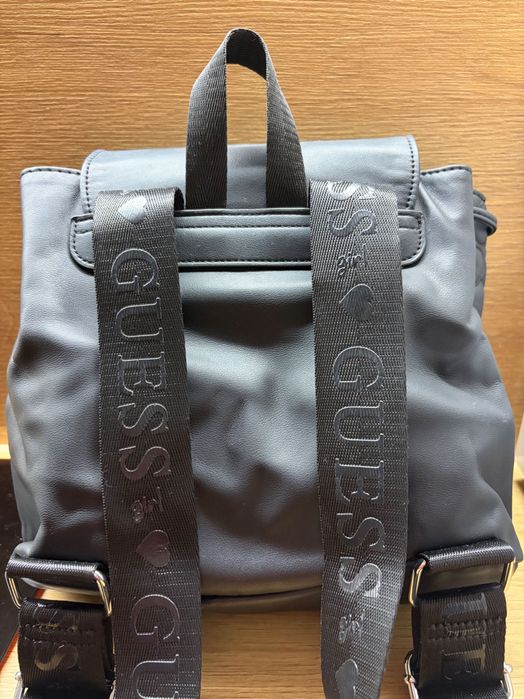 Дамска раница Guess