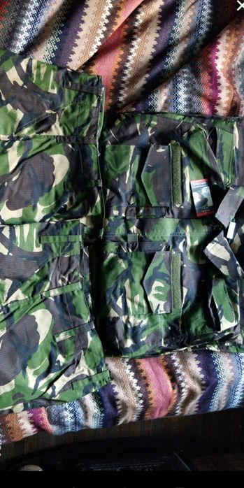 Tnuta verde camuflaj 52 4 veston și doi pantaloni, talia 98 cm și lung