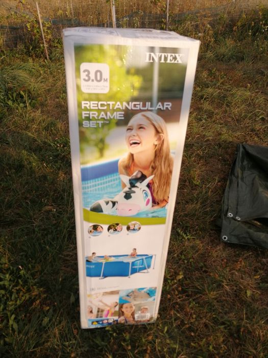 Piscina exterioara cu cadru