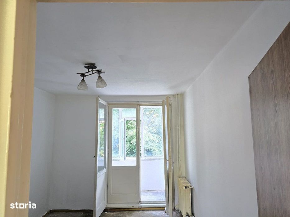 3 camere, 2 balcoane, 3 min metrou Gorjului. Zona verde.