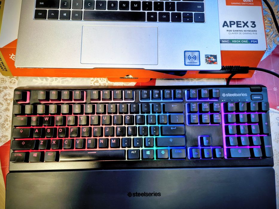 Геймърска клавиатура SteelSeries Apex 3 Quiet Switch
