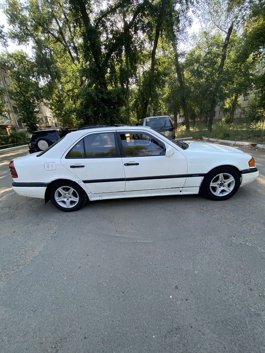 Mercedes-Benz w202 c200