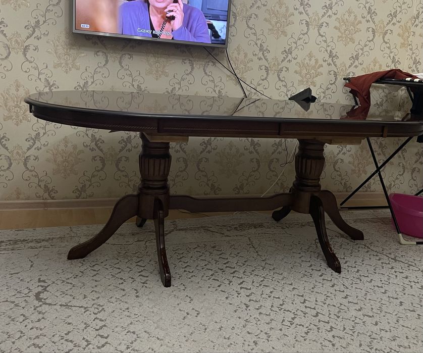 Стол для гостиной