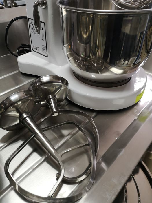 Миксер Планетарен професионален 5л Чисто нов.