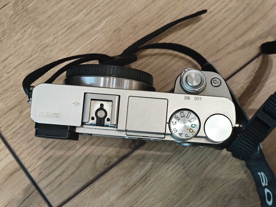 Sony a6000 <25k count + 16mm 2.8, 50mm 1.8 + много подаръци
