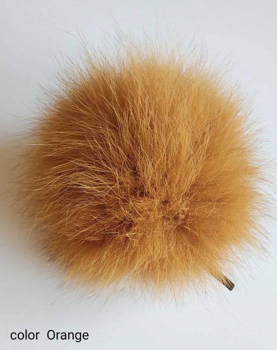 Продавам помпони от естественна кожа