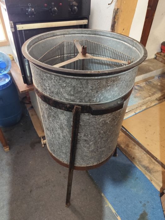 Центрофуга за мед