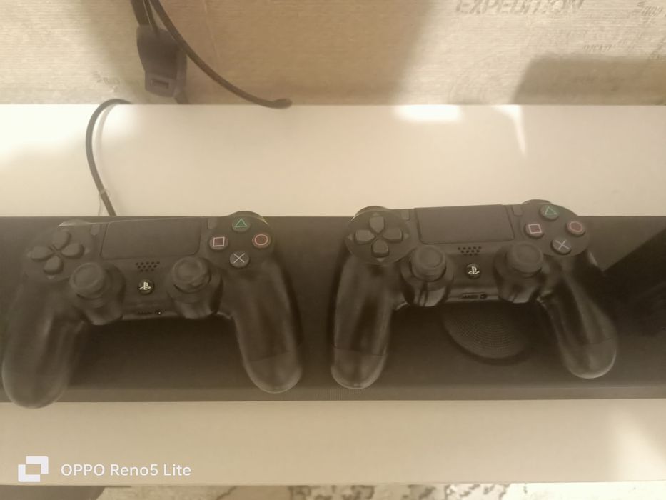 Продам PS4 Slim 1TB прошитую GoldHEN 9.00 + 18 игр