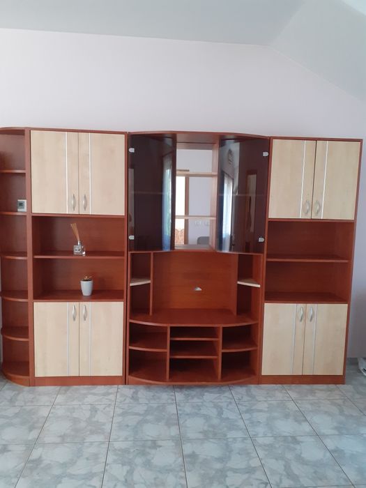 Proprietar închiriez apartament 2 camere  + garaj  zona Piața Spitalului