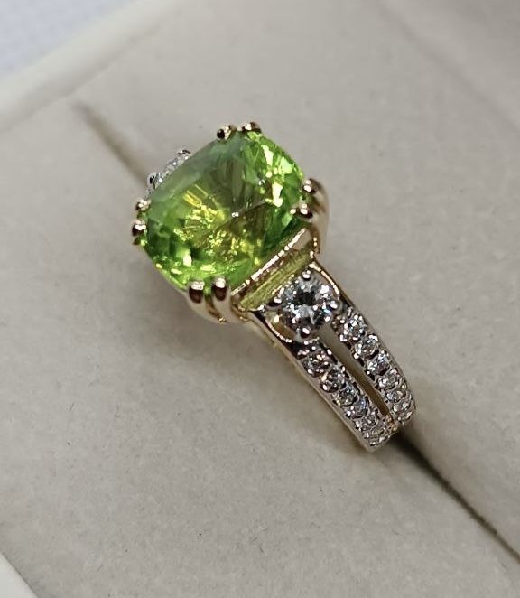 Серьги с перидотом