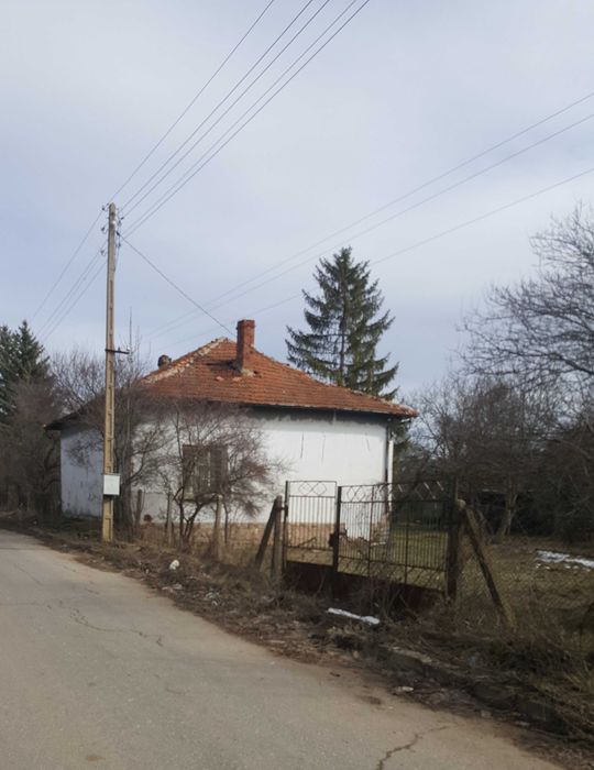 Продавам Къща с Двор/1500кв.м/  - с.Василовци обл.Софийска