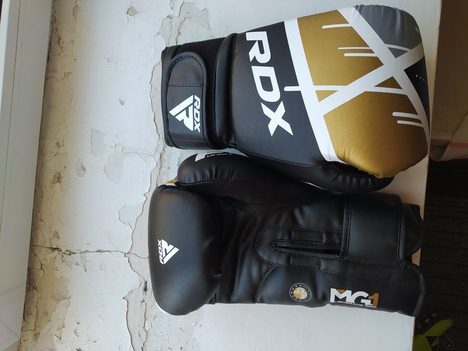 Боксерские перчатки RDX 16 унций