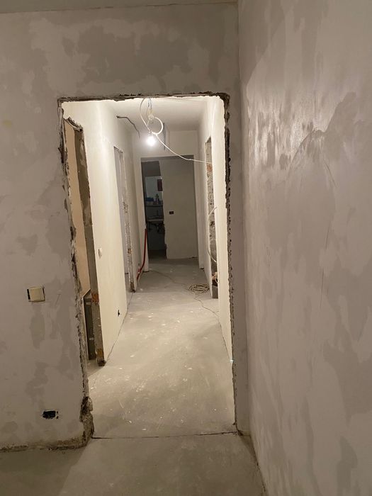 Vând apartament 4 camere 2 băi pe strada Smirodava bl 4 etaj 2