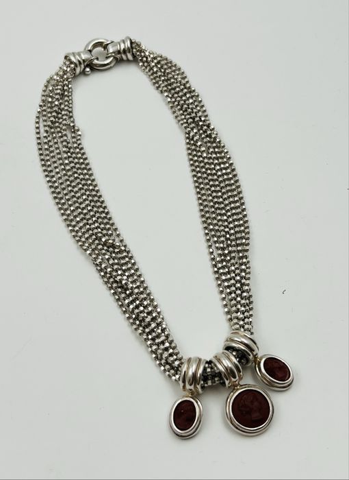 Сребърен ланец с висулки Камея